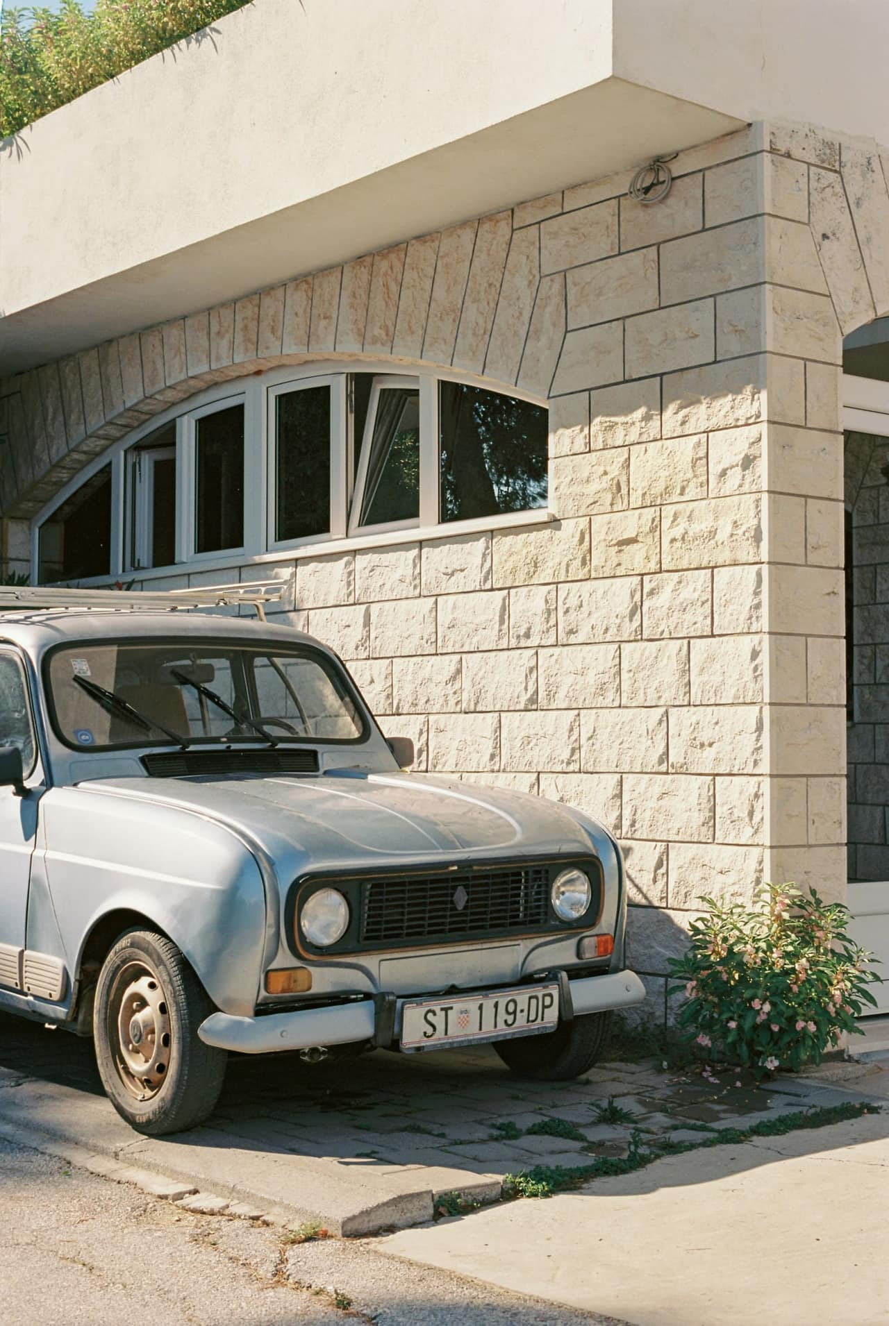 Automobil - usporedba boje različitih panela karoserije